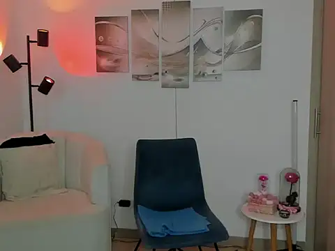 haileyflorez  online show from 02/08/26, 06:22