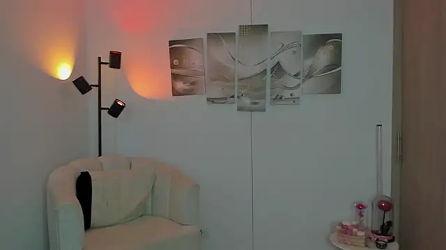 haileyflorez  online show from 02/17/26, 05:19