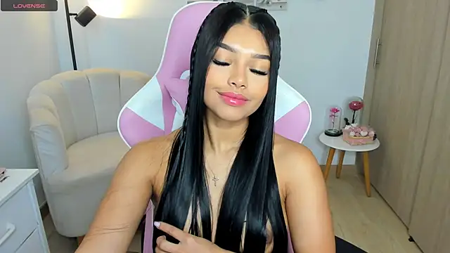 Snapshot of haileyflorez_ chatting on 06/12/26, 02:05 haileyflorez online show from 06/12/26, 02:05