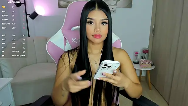 Snapshot of haileyflorez_ chatting on 06/14/26, 03:36 haileyflorez online show from 06/14/26, 03:36
