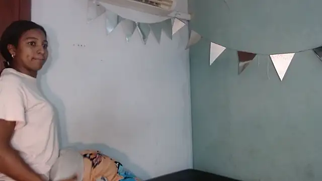 Snapshot of emma_stone54 chatting on 12/02/25, 06:58 emma stone54 online show from 12/02/25, 06:58