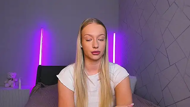 Snapshot of elldiana chatting on 06/19/26, 02:49 elldiana online show from 06/19/26, 02:49