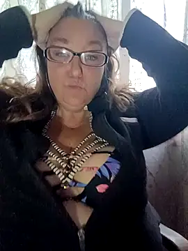 Snapshot of EvieYvonne69 chatting on 11/19/25, 08:53 EvieYvonne69 online show from 11/19/25, 08:53