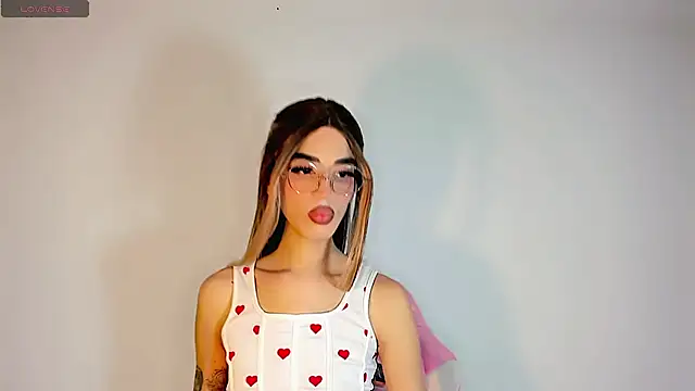 LeslieAmor1 online show from 11/19/25, 09:20