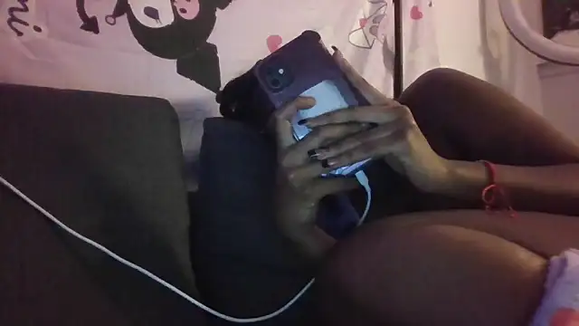 Snapshot of Mistresslucyxxx chatting on 12/02/25, 12:05 Mistresslucyxxx online show from 12/02/25, 12:05