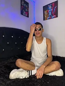 Snapshot of Luigi_cumming1 chatting on 11/18/25, 08:19 Luigi cumming1 online show from 11/18/25, 08:19