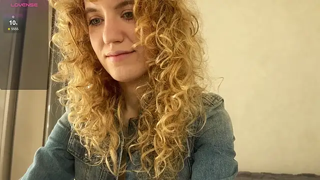 Snapshot of Play_Me_Softly chatting on 03/09/26, 11:47 Play Me Softly online show from 03/09/26, 11:47