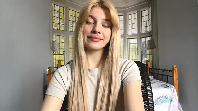 Snapshot of MarielleAdrien chatting on 11/16/25, 07:25 MarielleAdrien online show from 11/16/25, 07:25