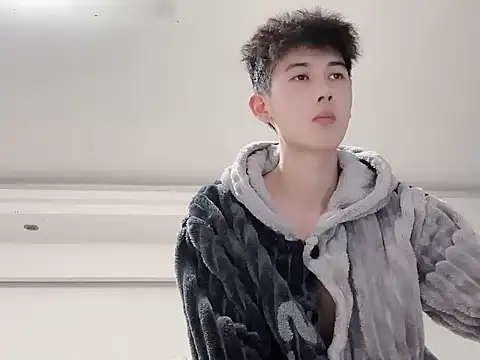 Snapshot of xiaojie-2563 chatting on 11/15/25, 10:45 xiaojie-2563 online show from 11/15/25, 10:45