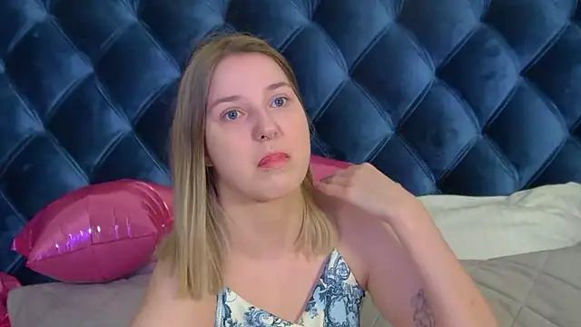 TinnaBurton online show from 04/01/26, 04:04