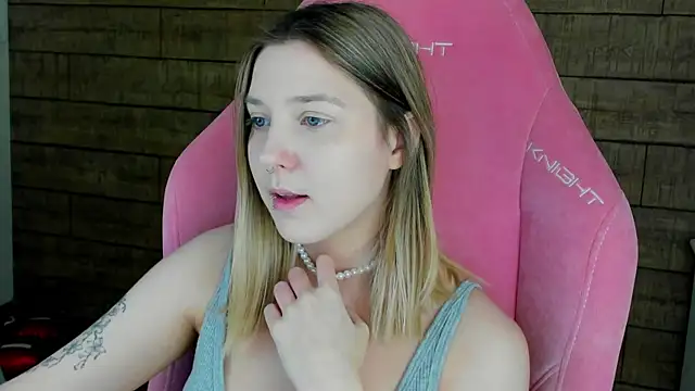 TinnaBurton online show from 04/15/26, 04:14