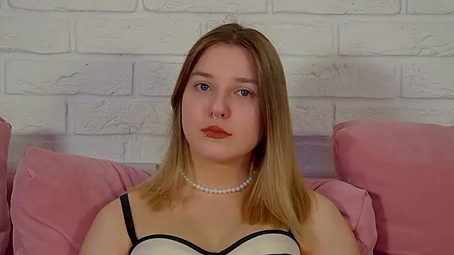 TinnaBurton online show from 04/21/26, 07:06