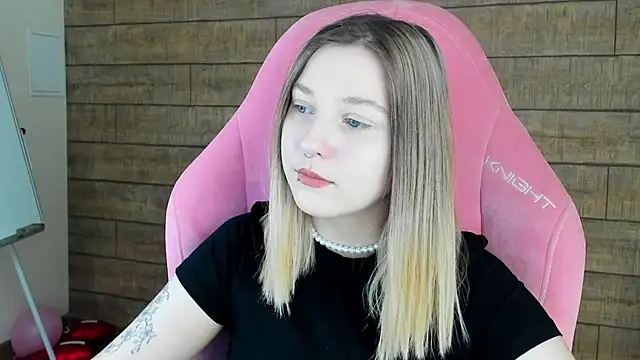 TinnaBurton online show from 04/22/26, 04:30