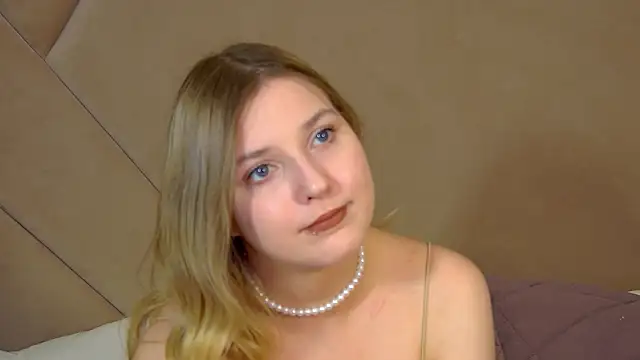 TinnaBurton online show from 06/18/26, 04:22