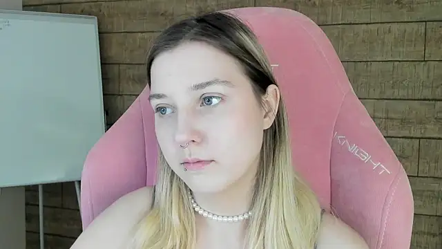 TinnaBurton online show from 07/15/26, 04:23