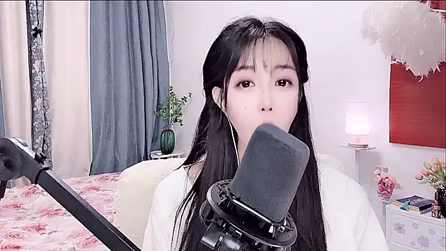 Laura 520 online show from 06/15/26, 12:40