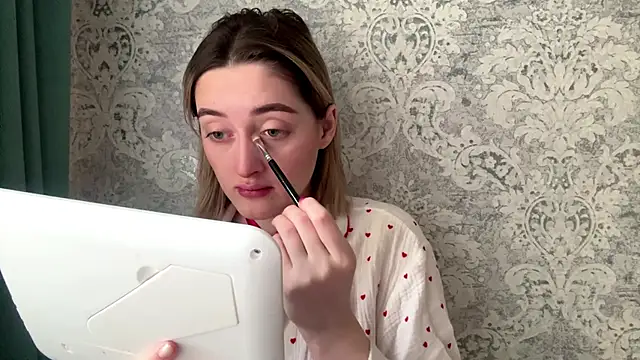 Emily lyy online show from 12/18/25, 10:54