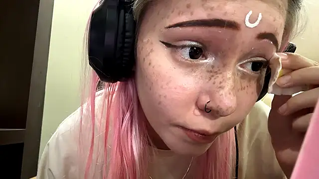 Snapshot of ChanteNovack chatting on 11/17/25, 10:32 ChanteNovack online show from 11/17/25, 10:32