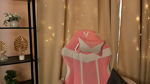 Snapshot of ArdisCiolli chatting on 11/15/25, 10:01 ArdisCiolli online show from 11/15/25, 10:01