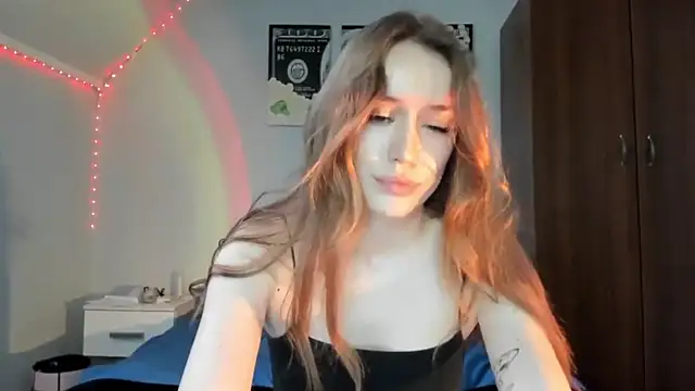 tinyglow online show from 03/03/26, 09:42