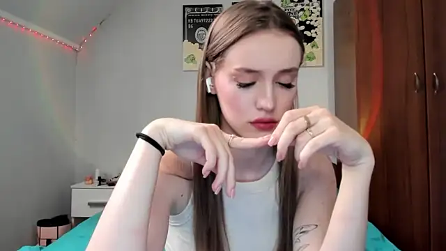 tinyglow online show from 03/30/26, 09:38