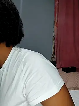 Snapshot of Naive618 chatting on 11/23/25, 01:05 Naive618 online show from 11/23/25, 01:05