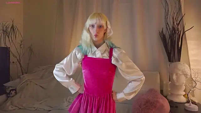 Snapshot of BeverlyWahoske chatting on 11/14/25, 09:13 BeverlyWahoske online show from 11/14/25, 09:13