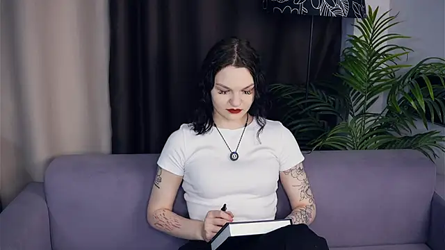 Snapshot of OnitaSkare chatting on 11/15/25, 09:50 OnitaSkare online show from 11/15/25, 09:50