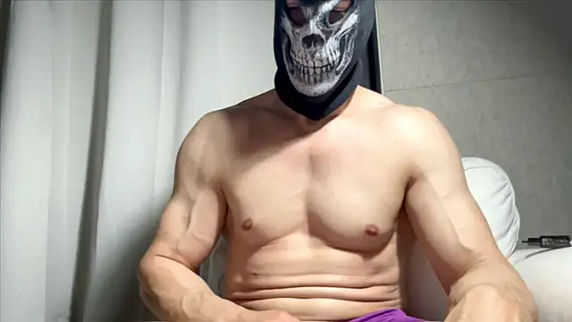 Snapshot of Luna_MaskedMan chatting on 06/05/26, 11:10 Luna MaskedMan online show from 06/05/26, 11:10