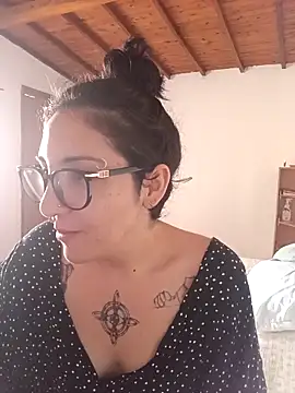 Snapshot of Melinerd chatting on 11/17/25, 01:06 Melinerd online show from 11/17/25, 01:06