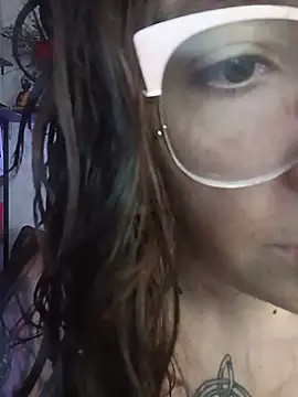 Snapshot of Melinerd chatting on 07/16/26, 06:03 Melinerd online show from 07/16/26, 06:03