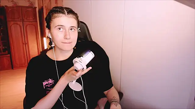 KristinaScott online show from 02/13/26, 03:52