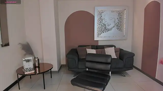 ZaraKafruni online show from 05/14/26, 08:15