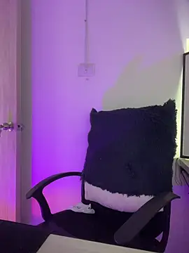 LaraDanverss online show from 12/16/25, 07:08