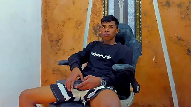 Snapshot of black_sweet_22 chatting on 11/17/25, 03:45 black sweet 22 online show from 11/17/25, 03:45