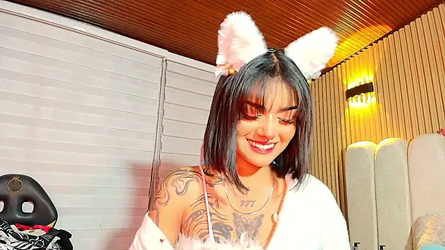 Snapshot of Milu_carbajal_x chatting on 07/22/26, 03:31 Milu carbajal x online show from 07/22/26, 03:31