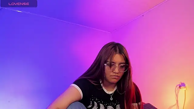 Snapshot of soy-anny1 chatting on 11/26/25, 04:24 soy-anny1 online show from 11/26/25, 04:24