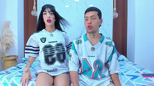 Snapshot of Loversinfire2 chatting on 11/18/25, 08:57 Loversinfire2 online show from 11/18/25, 08:57