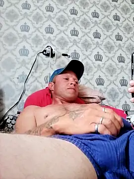 Snapshot of patraick chatting on 12/14/25, 06:12 patraick online show from 12/14/25, 06:12