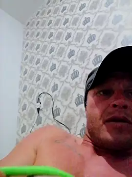 Snapshot of patraick chatting on 12/20/25, 12:18 patraick online show from 12/20/25, 12:18