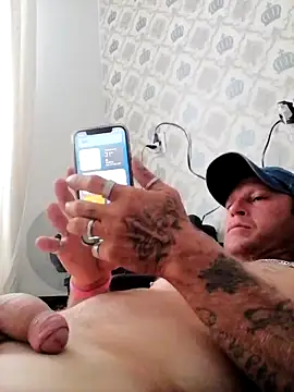 Snapshot of patraick chatting on 12/21/25, 04:25 patraick online show from 12/21/25, 04:25