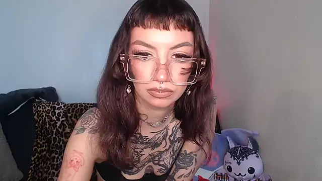 Snapshot of sugarthekitten chatting on 11/15/25, 09:32 sugarthekitten online show from 11/15/25, 09:32