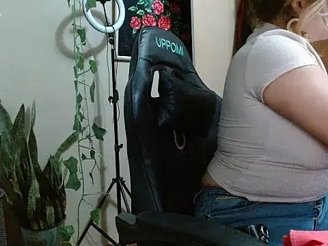Snapshot of DiivaMarii chatting on 07/29/26, 01:42 DiivaMarii online show from 07/29/26, 01:42
