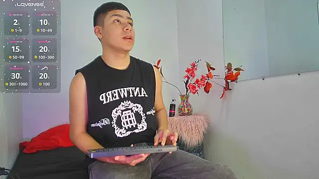 Lucastorrez01 online show from 12/04/25, 03:16