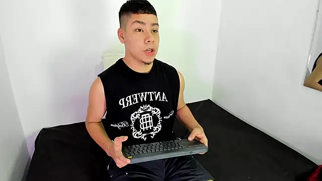 Lucastorrez01 online show from 03/17/26, 12:26