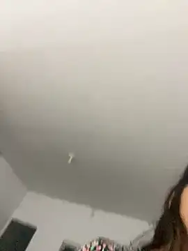 Snapshot of Lara_o chatting on 11/16/25, 01:44 Lara o online show from 11/16/25, 01:44