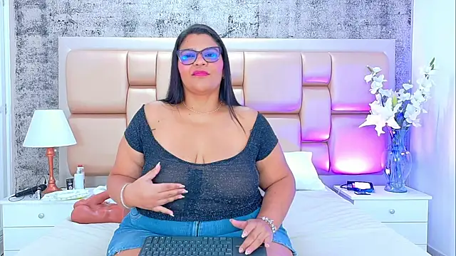 SelennaCooper online show from 12/05/25, 11:41