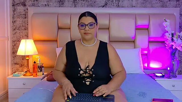 SelennaCooper online show from 04/01/26, 11:55