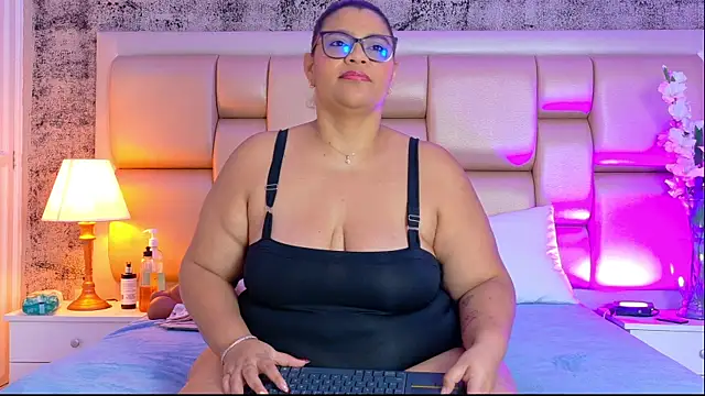 SelennaCooper online show from 04/19/26, 11:42