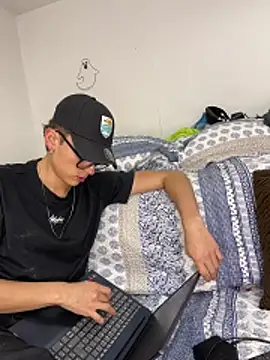 Boyfriend-Hot online show from 02/13/26, 03:57